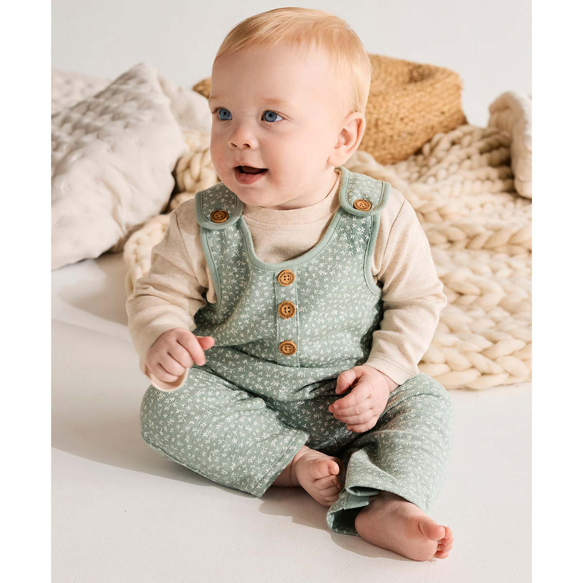 Baby Unisex Sprig Printed Dungaree 2 piece Set, Multicolour