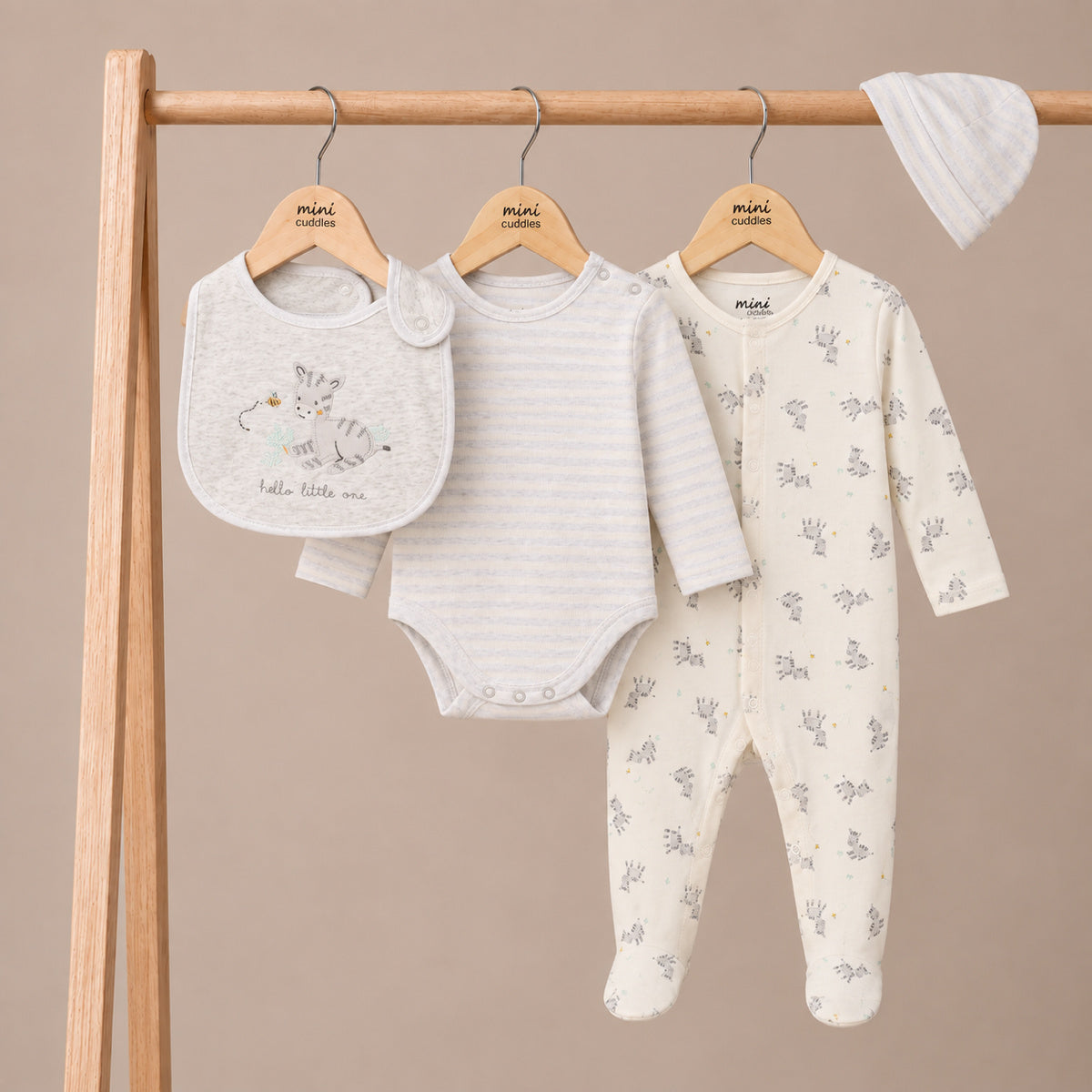 Baby Unisex 4 piece Essentials Gift Set, Multicolour