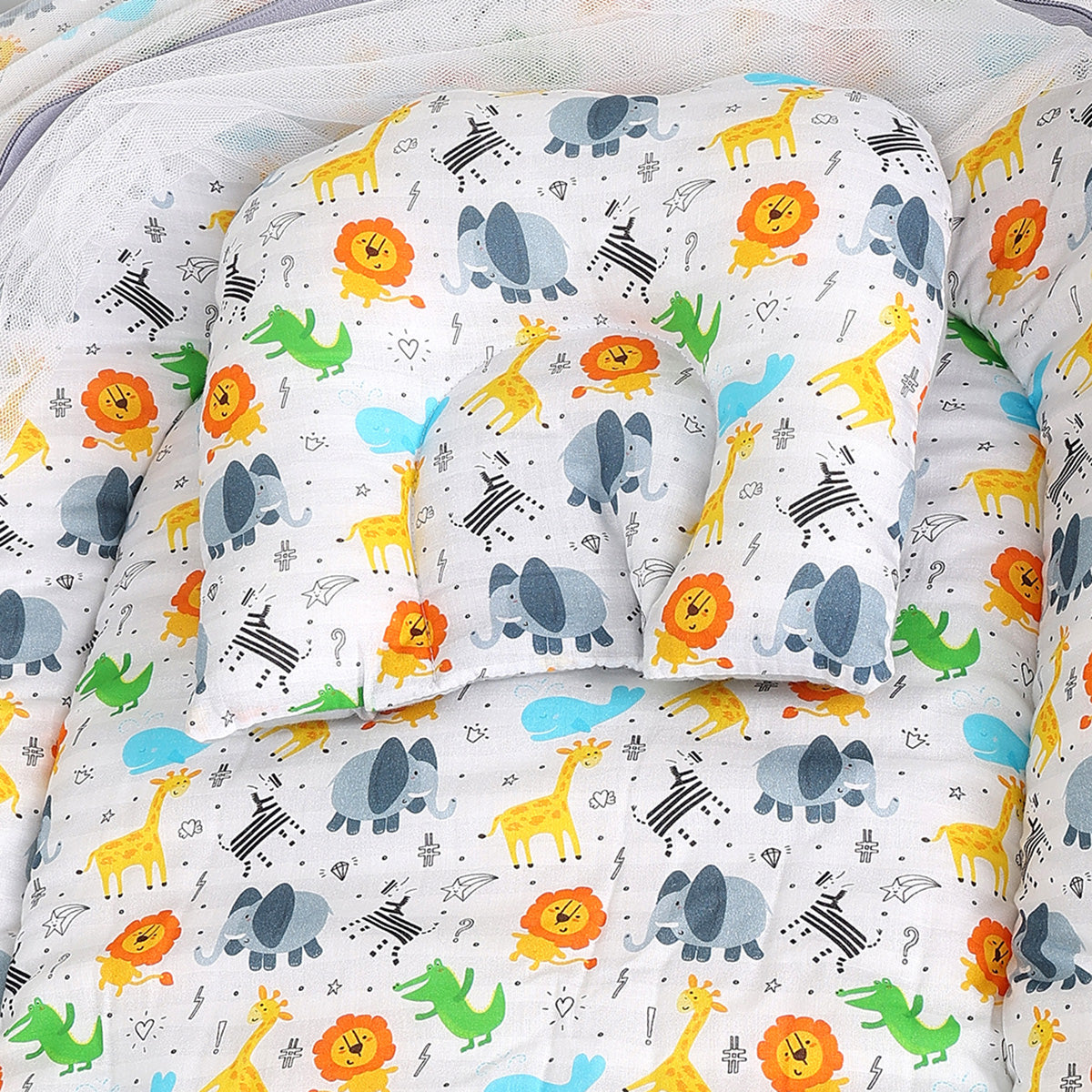 Baby Mosquito Net Bed with Zipper Closure & Cushioned Base, Multicolor Print