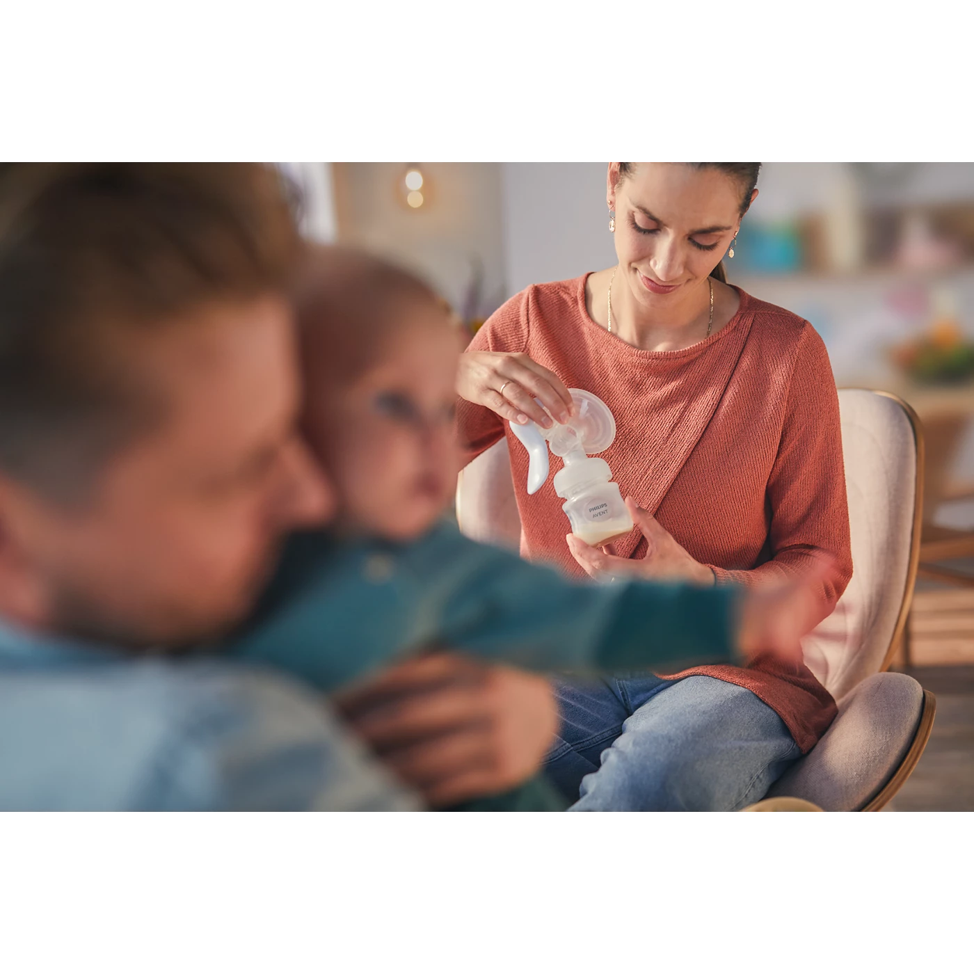 Avent Manual Breast Pump with Natural Motion Technology & Soft Silicone Cushion for Comfortable Milk Expression - White